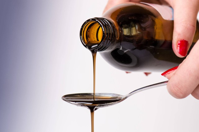 Ilustrasi obat sirup. Foto: Shutterstock