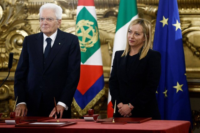 Perdana Menteri Italia yang baru terpilih Giorgia Meloni saat upacara pengambilan sumpah di Istana Kepresidenan Quirinale, di Roma, Italia. Foto: Guglielmo Mangiapane/REUTERS