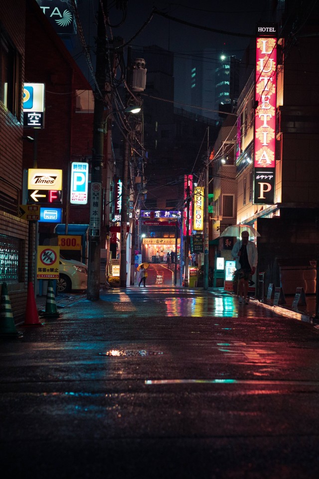 Suasana jalan di Jepang. Photo by Aleksandar Pasaric from Pexels
