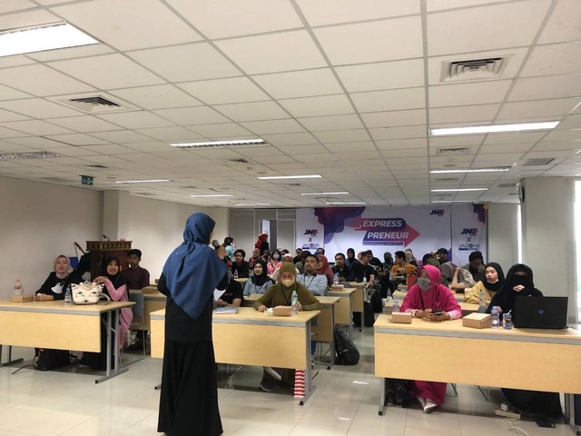 Komunitas TDA Surabaya mengadakan workshop kerja bareng dengan JNE office Surabaya. dok 