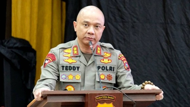 Irjen Pol Teddy Minahasa Putra. Foto: Polda Sumbar/HO ANTARA