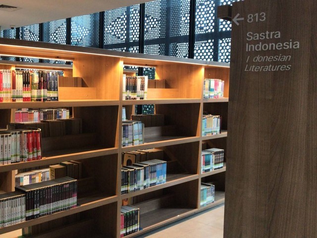 Perpustakaan Jakarta, diambil melalui ponsel pribadi penulis.