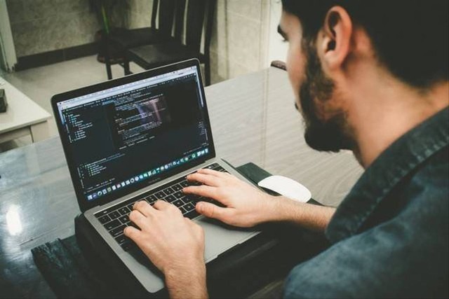 Ilustrasi cara buat script nembak gebetan. Foto: Unsplash