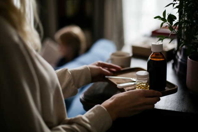 Obat batuk yang mengandung etilen glikol perlu dihindari karena menyebabkan gangguan kesehatan. Foto: Pexels.com