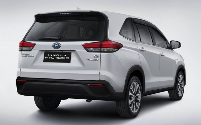 Rendering Toyota Innova Hycross buatan Andra Febrian Design. Foto: dok. instagram.com/andrafebriandesign