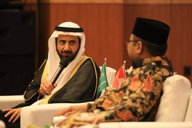Menteri Agama (Menag) Yaqut Cholil Qoumas menerima kunjungan Menteri Haji dan Umrah Arab Saudi Tawfiq F Al Rabiah di Kementerian Agama, Jakarta, Senin (24/10/2022). Foto: Kemenag RI