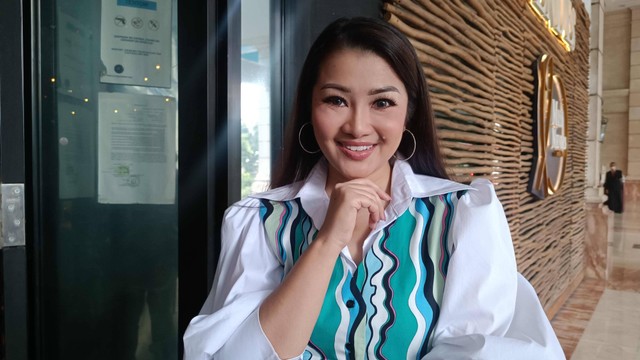 Fitri Carlina dalam konferensi pers Tak Kenal Maka Tak Goyang di Mega Kuningan, Jakarta Selatan, Kamis (20/10/2022). Foto: Giovanni/kumparan