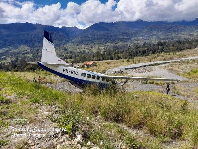 Pesawat kargo Jhonlin Air tergelincir di Ilaga. (Foto istimewa)