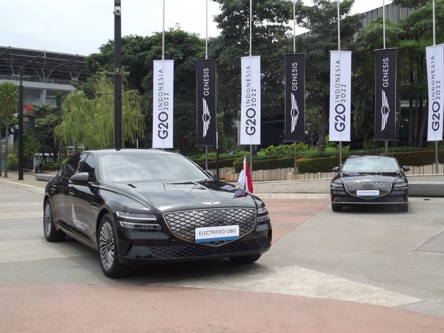 Seremoni handover kendaraan resmi delegasi KTT G20 Genesis Electrified G80. Foto: Rizki Fajar Novanto/kumparan