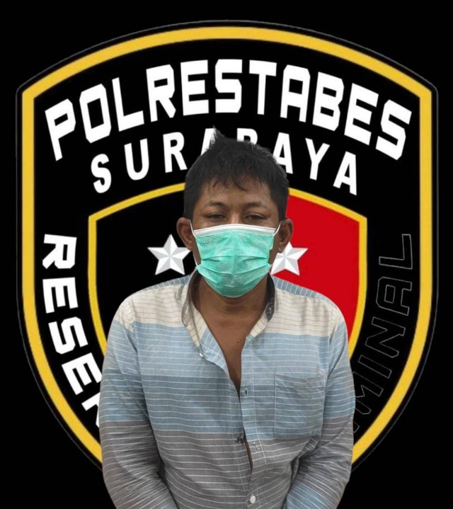 Jatanras Polrestabes Surabaya menangkap MS (45) warga Asemrowo, Surabaya, pelaku pencurian kabel milik PT KAI, Selasa (25/10/2022). Foto: Dok. Polrestabes Surabaya
