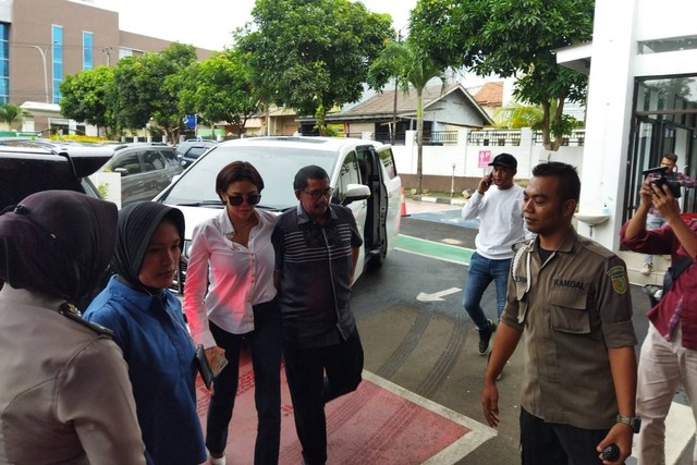 Nikita Mirzani saat tiba di Kejaksaan Negeri Serang, Selasa (25/10/2022). Foto: Dok. Istimewa