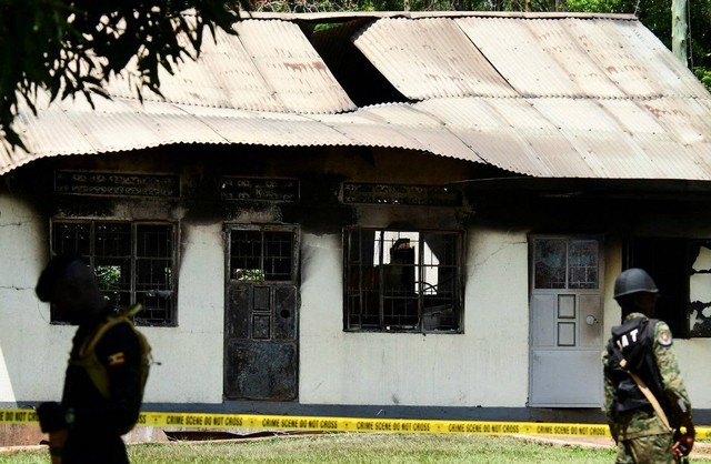 Gedung asrama yang terbakar di Sekolah Tunanetra Salaama di Desa Luga, Paroki Ntanzi, Distrik Mukono, dekat Kampala, Uganda. Foto: Abubaker Lubowa/REUTERS