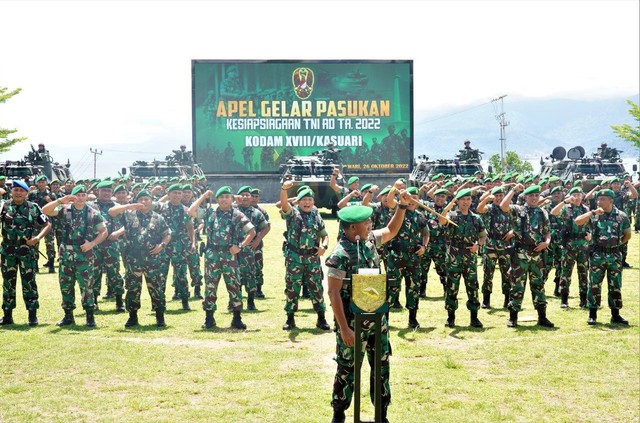 Pangdam Mayjen TNI Gabriel Lema, bersama prajurit terbaik patriot pembela rakyat ikuti apel kesiapsiagaan TNI AD