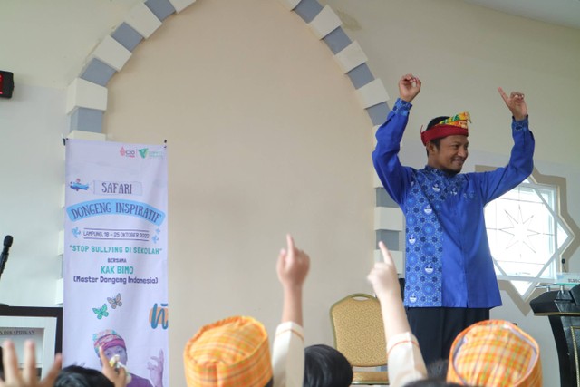 Ket: 200 Siswa TK Sekolah Islam Az Zahra Belajar Berbagi Melalui Safari Dongeng Inspiratif Dompet Dhuafa Lampung (Dokumentasi DD Lampung/Latifah Lustikasari)