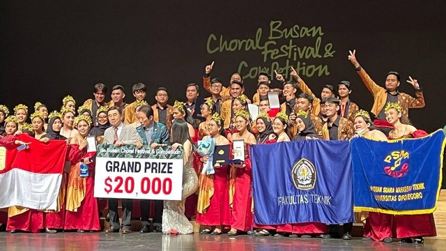 Paduan Suara Mahasiswa Teknik Undip sabet juara di Busan Choral Festival and Competition 2022. Foto: Instagram/@simonhasd