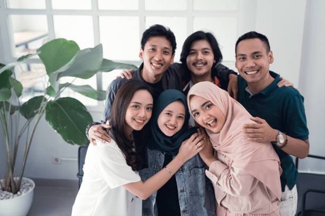 Ilustrasi Puisi Rindu Sahabat yang Jauh dan Lama Tidak Bertemu. Foto: Unsplash.