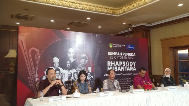 Para penyelenggara dan pendukung Konser Rhapsody Nusantara memberikan keterangan pers, Rabu (26/10/2022). FOTO: Agung Santoso