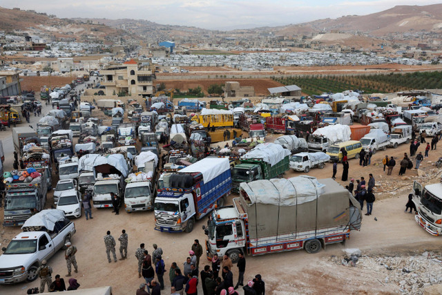 Pengungsi Suriah bersiap untuk kembali ke Suriah dari Wadi Hmayyed, di pinggiran kota perbatasan Lebanon Arsal, Lebanon. Foto: Mohamed Azakir/REUTERS