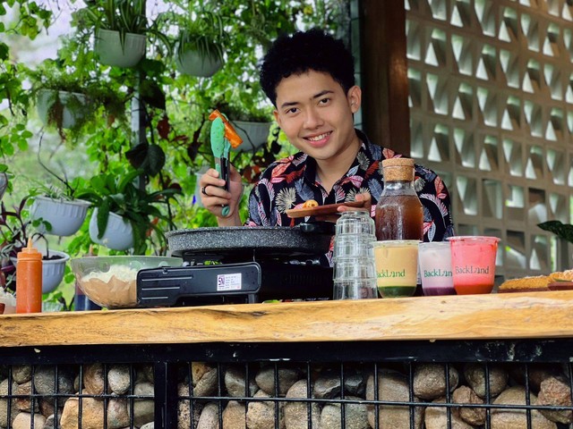 Backland: Coffee Shop Dengan Pemandangan Sawah dan Gunung di Pesawaran (2)