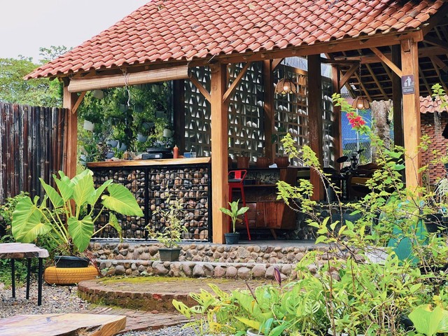 Backland: Coffee Shop Dengan Pemandangan Sawah dan Gunung di Pesawaran (4)