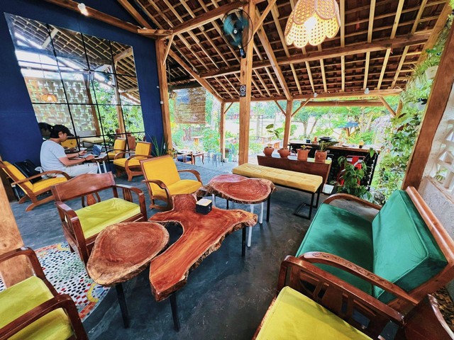 Backland: Coffee Shop Dengan Pemandangan Sawah dan Gunung di Pesawaran (6)