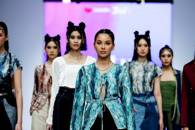 Kembali Ramaikan Jakarta Fashion Week 2023, Lazada Gandeng 4 Brand Lokal. Foto: dok. JFW
