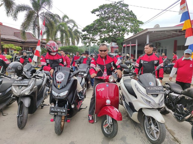Peserta touring bersiap-siap