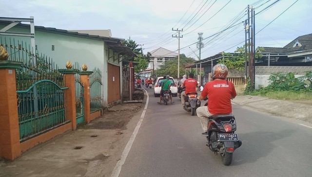 Peserta touring menyusuri jalan Srijaya dan mengelilingi Kelurahan Srijaya dan Talang Ratu - Palembang