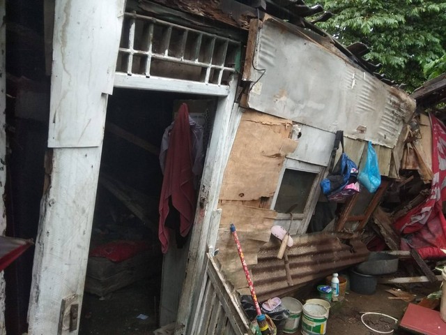 Rumah warga di Bandar Lampung roboh, Kamis (27/10/2022)