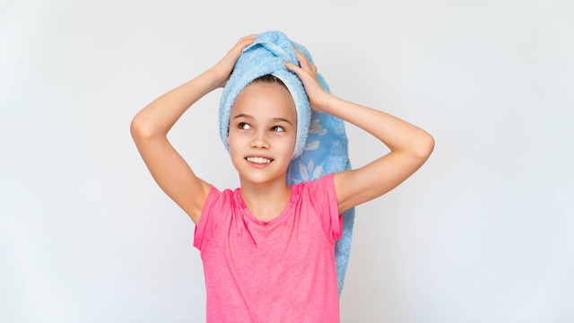 Pentingnya Jaga Kebersihan Tubuh Bagi Anak Praremaja. Foto: Andrey Sayfutdinov/Shutterstock