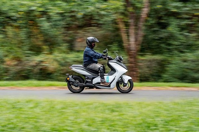 Media test ride motor listrik Yamaha E01 di Bukit Pelangi, Bogor. Foto: dok. Yamaha Indonesia