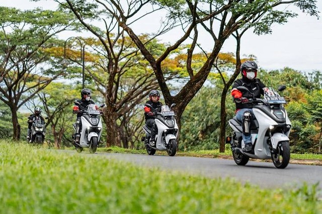 Media test ride motor listrik Yamaha E01 di Bukit Pelangi, Bogor. Foto: dok. Yamaha Indonesia