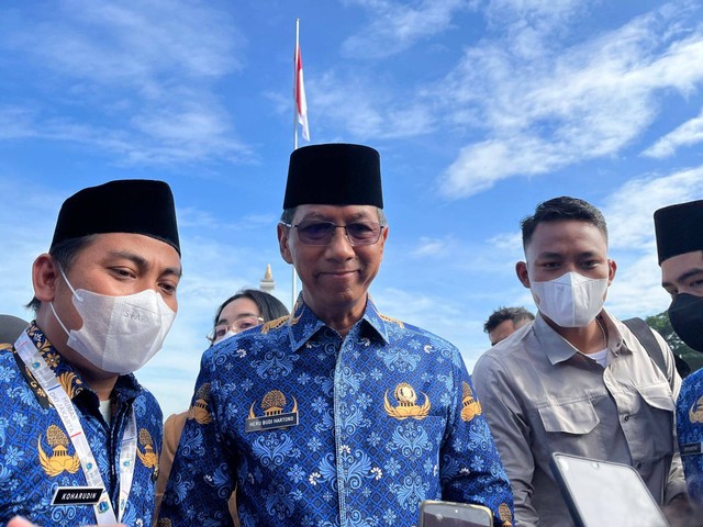 Pj Gubernur DKI Jakarta Heru Budi Hartono di Plaza Selatan Monas, Jumat (28/10).  Foto: Haya Syahira/kumparan