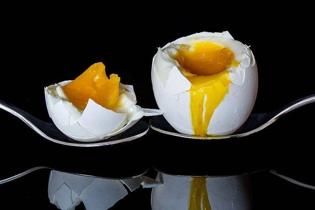 Ilustrasi telur setengah matang. Foto: Unsplash