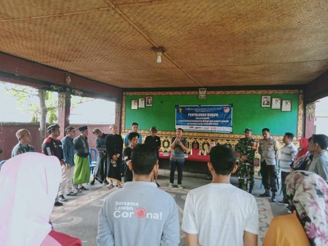Penyuluhan Hukum oleh Para Penyuluh Hukum Kanwil Kemenkumham NTB di Lombok Utara, Jumat (28/10). Foto: penyuluh hukum kanwil ntb
