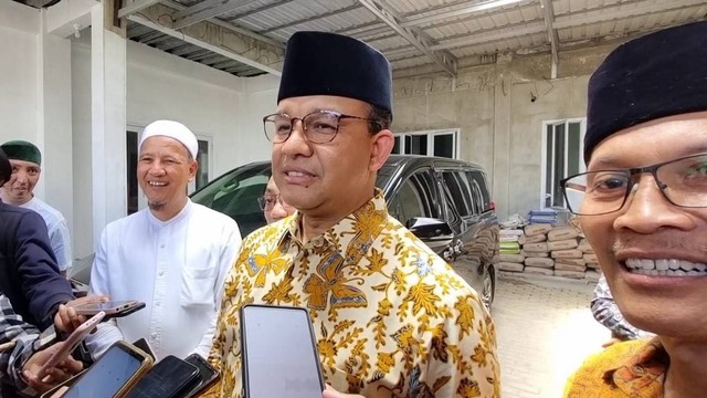 Anies Baswedan usai bertemu Habib Novel Alaydrus, Jumat (28/10/2022). FOTO: Fernando Fitusia