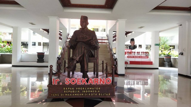 Patung Ir. Soekarno di Kantor Wali Kota Blitar. Foto: Maria Wulan/Tugu Jogja