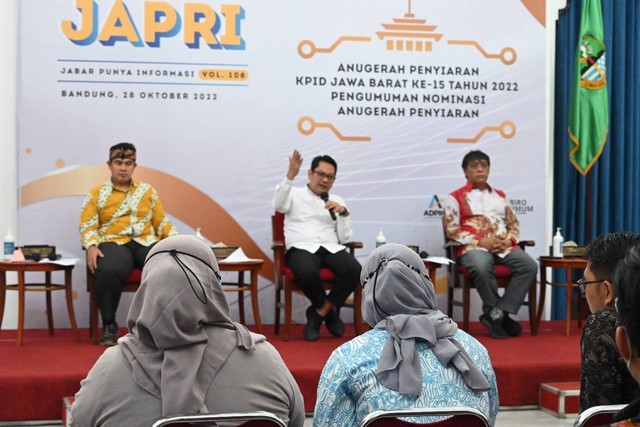 Ketua KPID Jabar, Adiyana Slamet (tengah) memaparkan rencana pelaksanaan Anugerah KPID Jabar 2022. Foto: Humas Jabar