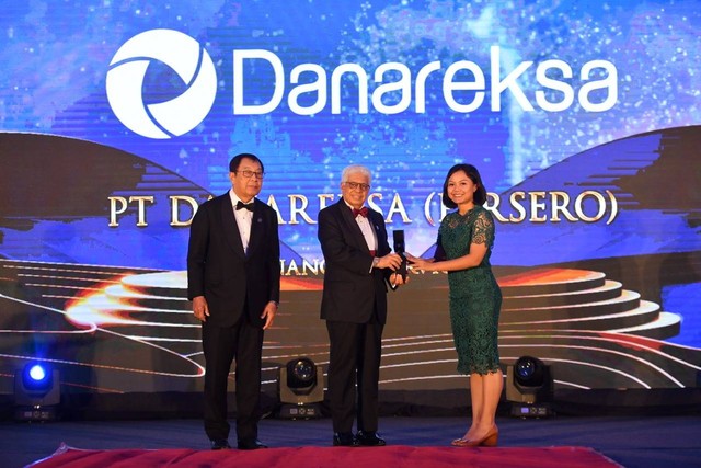 PT Danareksa (Persero) mendapatkan penghargaan Asia Pacific Enterprise Awards (APEA) 2022 Regional Edition untuk kategori Corporate Excellence in Financial Industry di Setia SPICE Convention Center, Penang, Malaysia, Kamis (21/10).  Foto: Dok. Danareksa