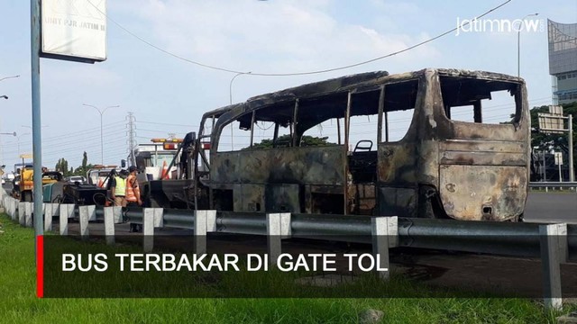 Video: Bus Terbakar di Gate Tol Menanggal Surabaya