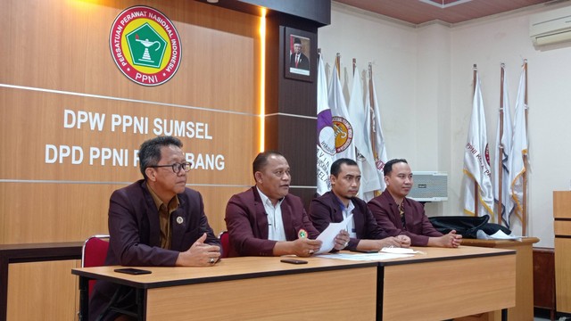 Ketua DPW PPNI Sumsel Subhan dan Pengurus DPW PPNI Sumsel, Foto : Istimewa