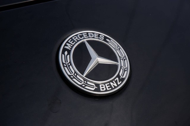 Logo Mercedes-Benz C-Class C200 Avantgarde Line. Foto: Aditya Pratama Niagara/kumparan