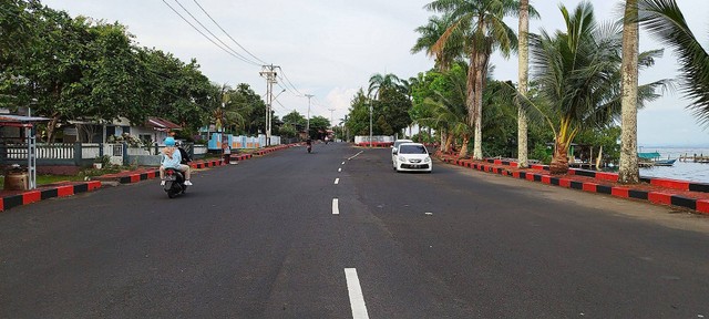 Trotoar di Jalan Sultan Zainal Abidin Syah, Kota Tidore Kepulauan, Maluku Utara. Foto: Istimewa