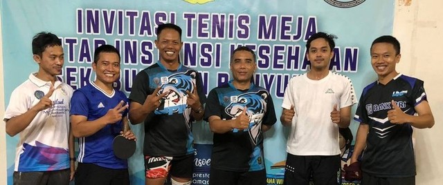 TIM tenis meja UMP menjadi juara kedua pada turnamen tenis meja dalam rangka HKN yang diselenggarakan oleh Dinas Kesehatan Banyumas