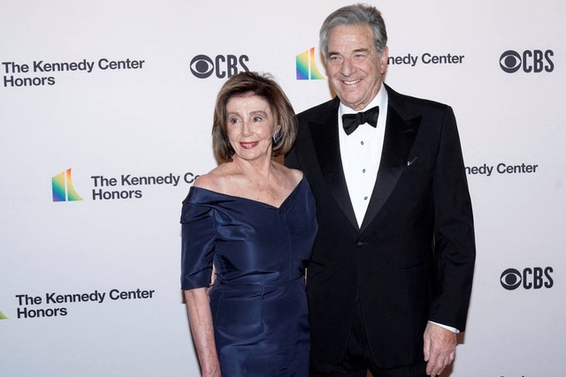 Ketua DPR Nancy Pelosi bersama suaminya, Paul Pelosi. Foto: Joshua Roberts/REUTERS