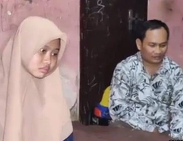 Riski Nur Askia (18), PRT korban tindak kekerasan yang dilakukan majikannya, sudah kembali ke rumah. Foto: Dok. Istimewa