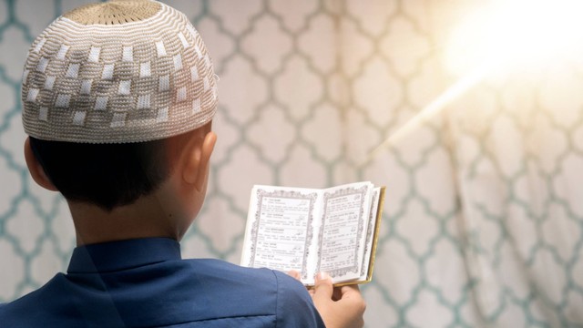 Ilustrasi Al-quran. Foto: Din Mohd Yaman/Shutterstock.