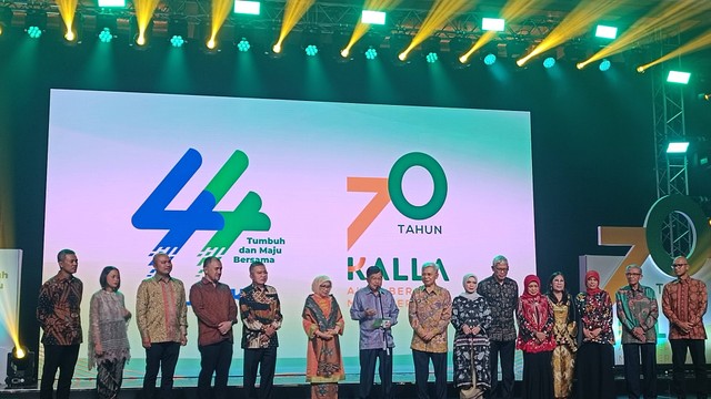 Mantan Wakil Presiden RI Jusuf Kalla menghadiri Gala Dinner 70th Kalla Anniversary and 44th Bukaka di Hotel Indonesia Kempinski, Jakarta Pusat, Jumat (28/10/2022). Foto: Ghinaa Rahmatika/kumparan