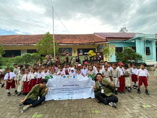 Foto Bersama Siswa-Siswi Kelas 1 dan 2 SDN Wonorejo 1 Probolinggo