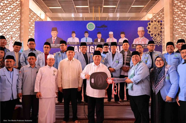 Menhan Prabowo Subianto di Masjid Istiqlal. Foto: Dok. Tim Media Prabowo Subianto